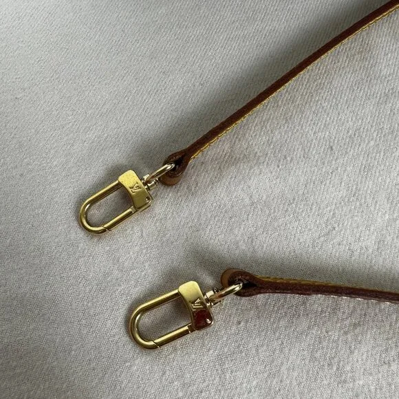 Louis Vuitton Amarante Monogram Vernis Roxbury Drive Bag - Picture 7 of 12